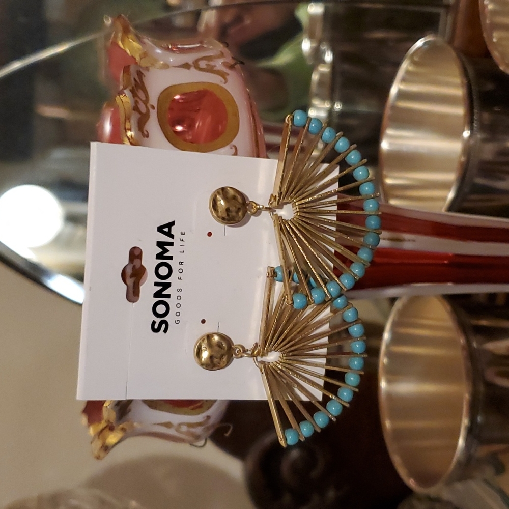 Gold and turquois earrings
